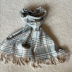 Stylish Houndstooth Scarf